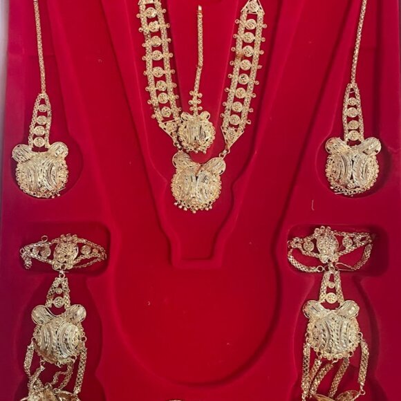 Bridal Indian Jewelry Set - Picture 2 of 6